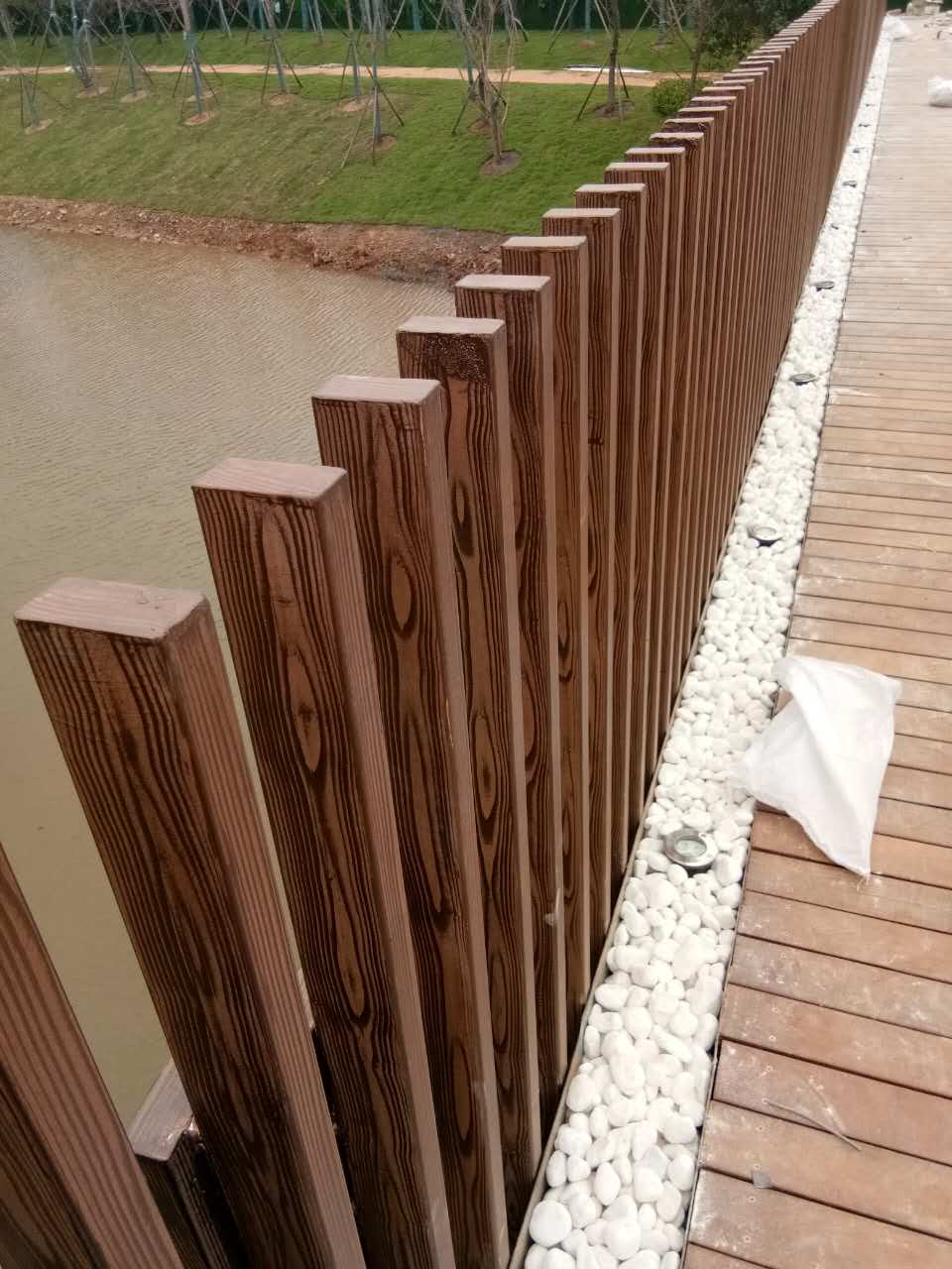 延庆钢管护栏木纹漆施工项目